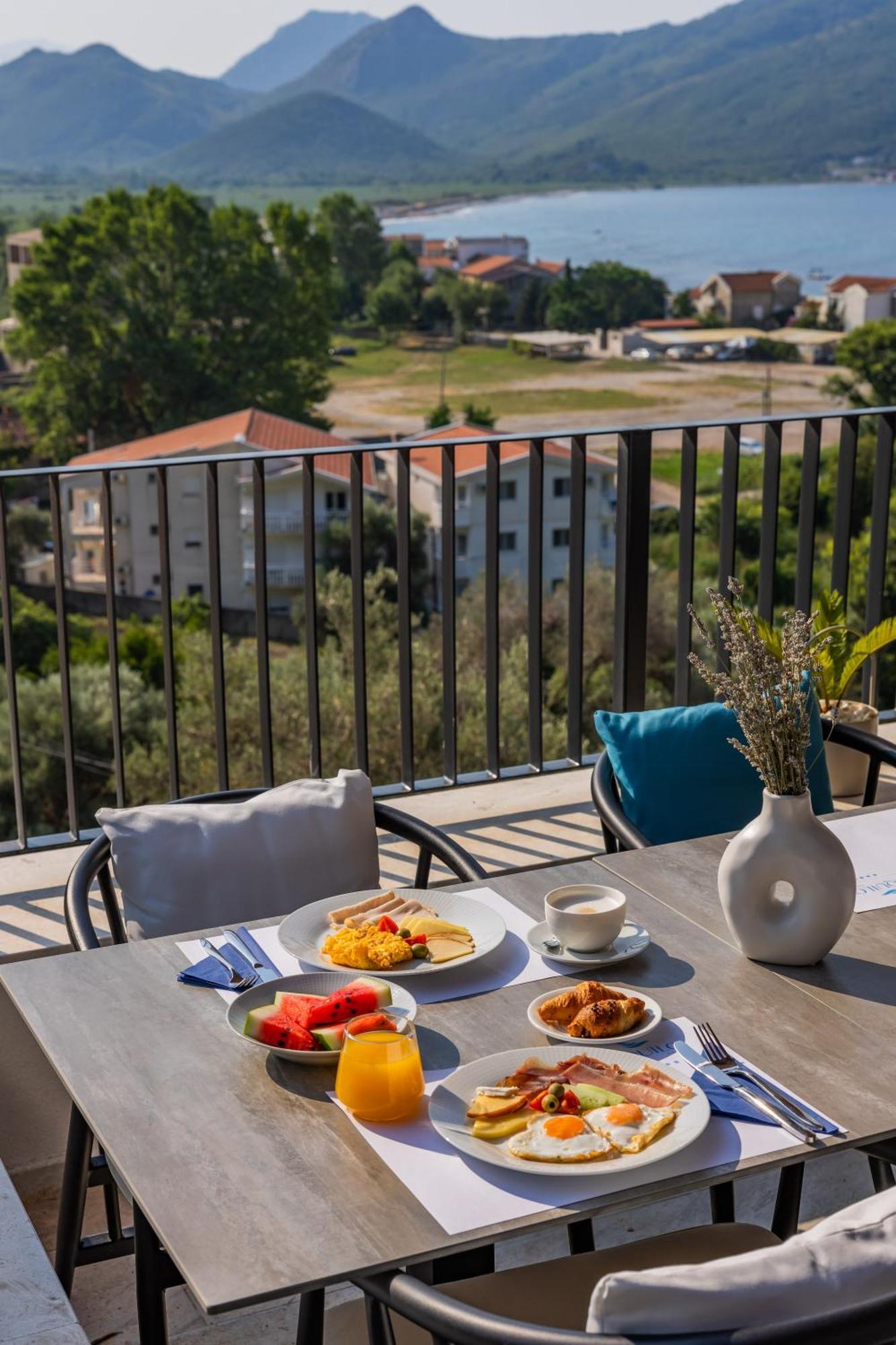 Hotel Aquilo Petrovac Eksteriør bilde