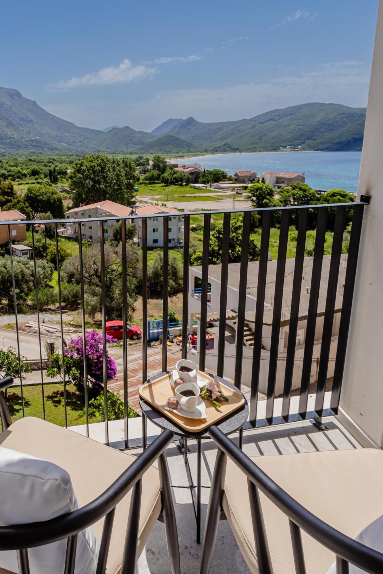 Hotel Aquilo Petrovac Eksteriør bilde