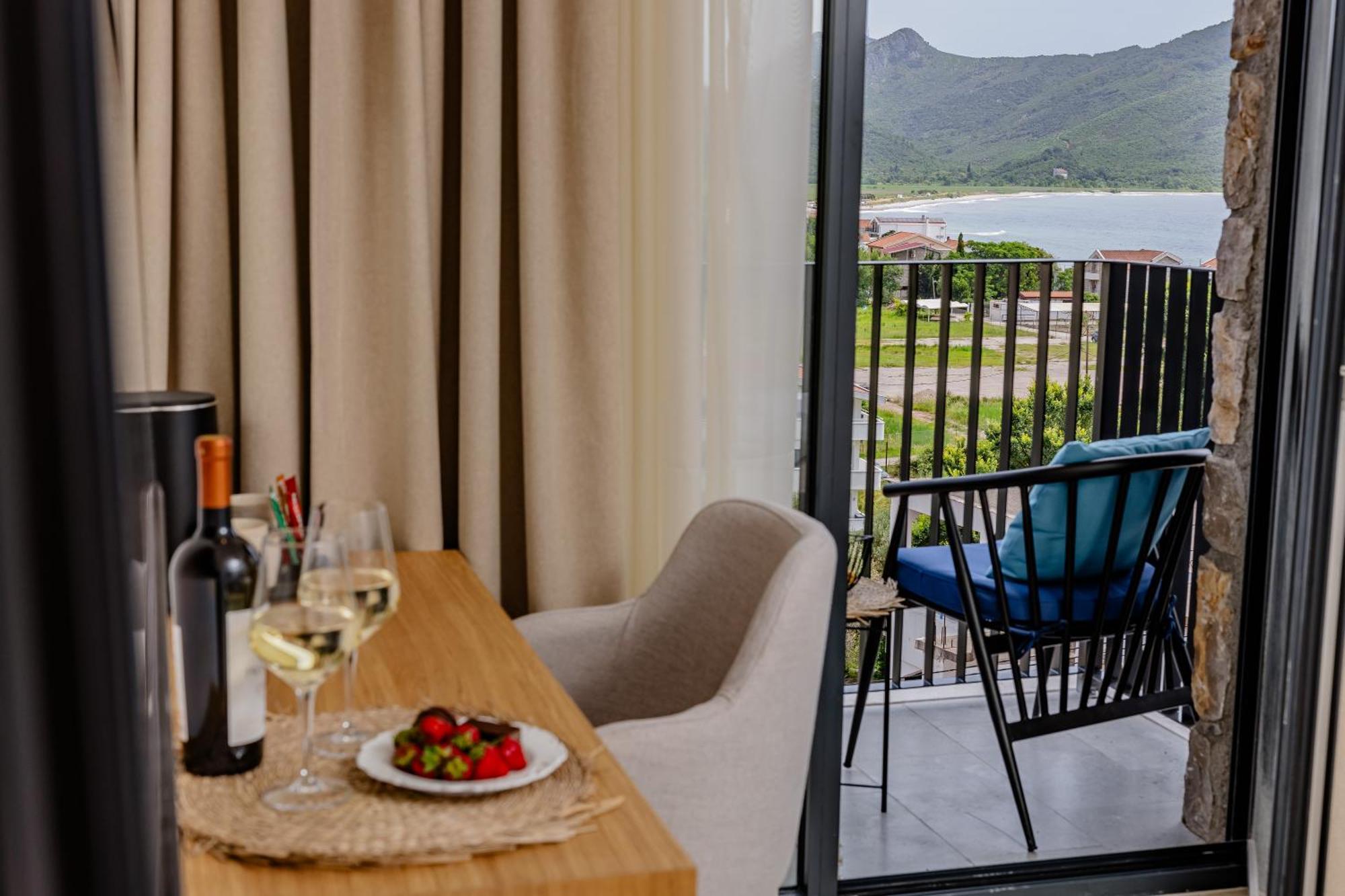 Hotel Aquilo Petrovac Eksteriør bilde