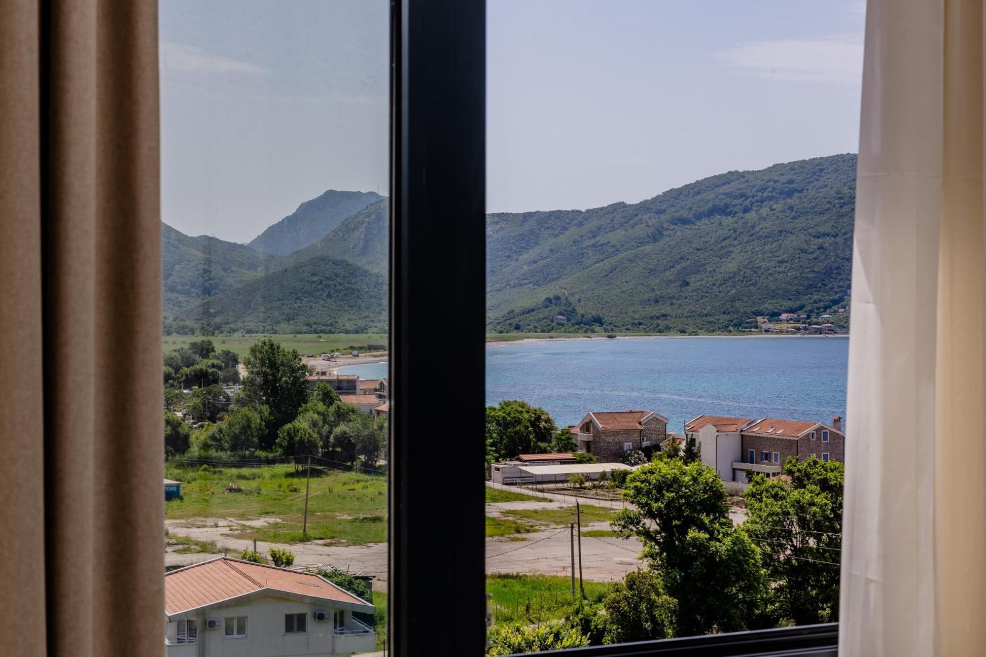 Hotel Aquilo Petrovac Eksteriør bilde